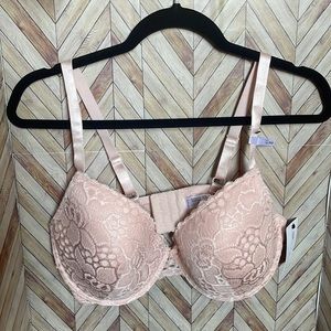 🏷️ NWT - 38DD - French Affair Bra